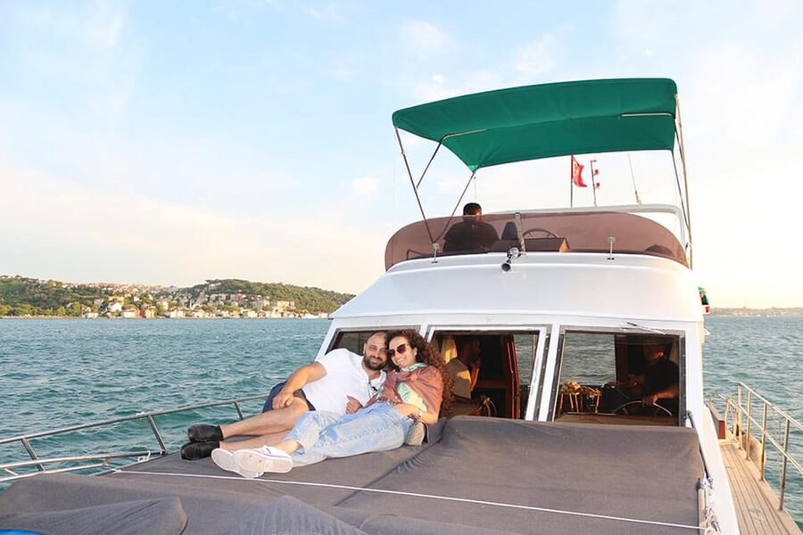 Istanbul: Bosphorus Morning or Sunset Yacht Tour with Snacks - Sunset or morning: choose the mood you want