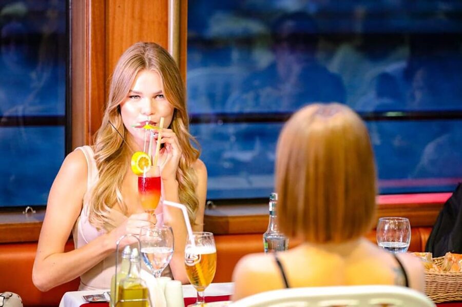 Istanbul: Bosphorus Night Dinner Cruise with Private Table - Drinks, service, and what the price really covers