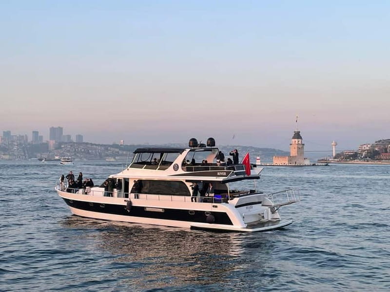 Istanbul: Bosphorus Private Guided Yacht Cruise with Snacks - Meeting at Kuruçeşme Park and boarding RIVER