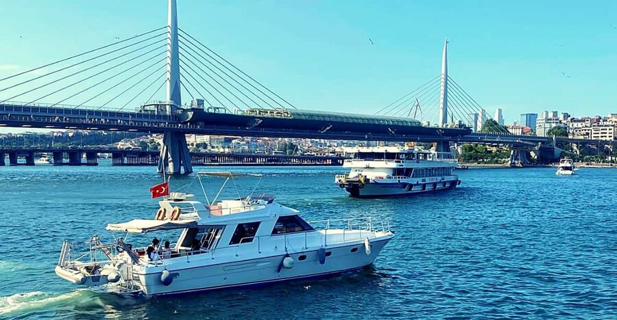 İstanbul: Bosphorus Private Yacht Cruise with Tea and Coffee - Why a private Bosphorus cruise can be worth two hours