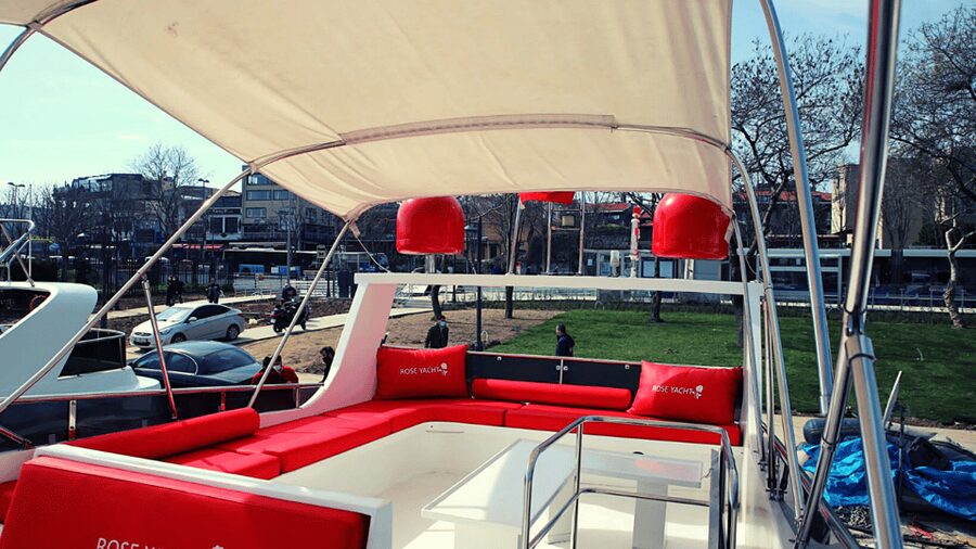 İstanbul: Bosphorus Private Yacht Cruise with Tea and Coffee - Service, boat condition, and the value question