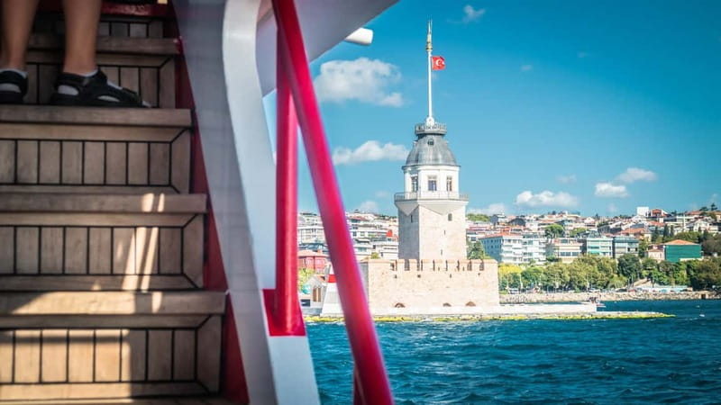 Istanbul: Bosphorus Sightseeing Cruise Tour with Audio Guide - Rumeli Hisarı marks the northern turning point