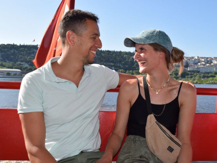 Istanbul: Bosphorus Sightseeing Cruise Tour with Audio Guide - Tea, seating, and the crowded upper deck