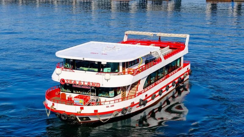Istanbul: Bosphorus Sightseeing Cruise Tour with Audio Guide - Meeting at Zindan Han beside the pier