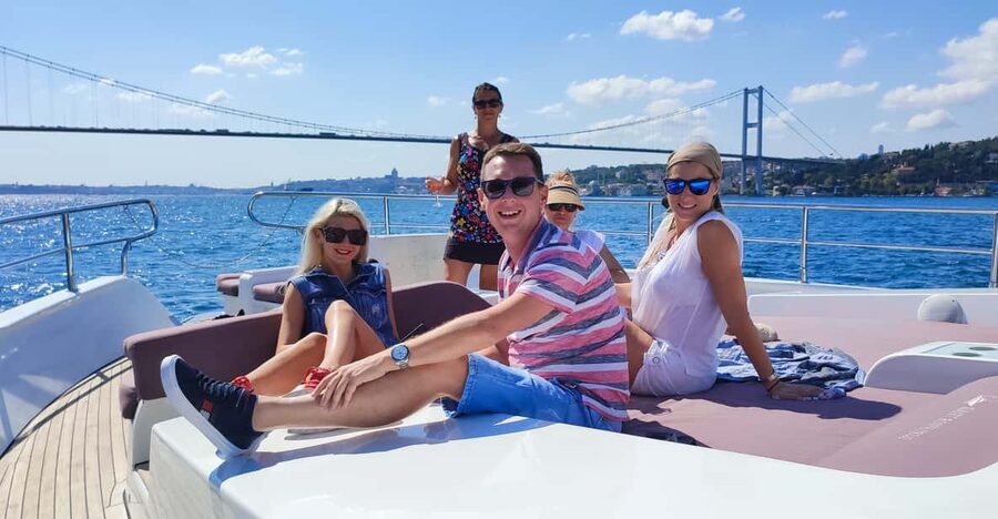Istanbul: Bosphorus Strait and Black Sea Lunch Cruise - The Golden Horn, Galata Bridge, and Kabataş finish