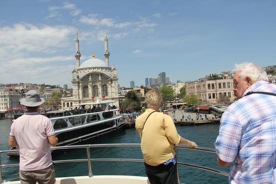 Istanbul: Bosphorus Strait and Black Sea Lunch Cruise - A two-course lunch while the city moves past