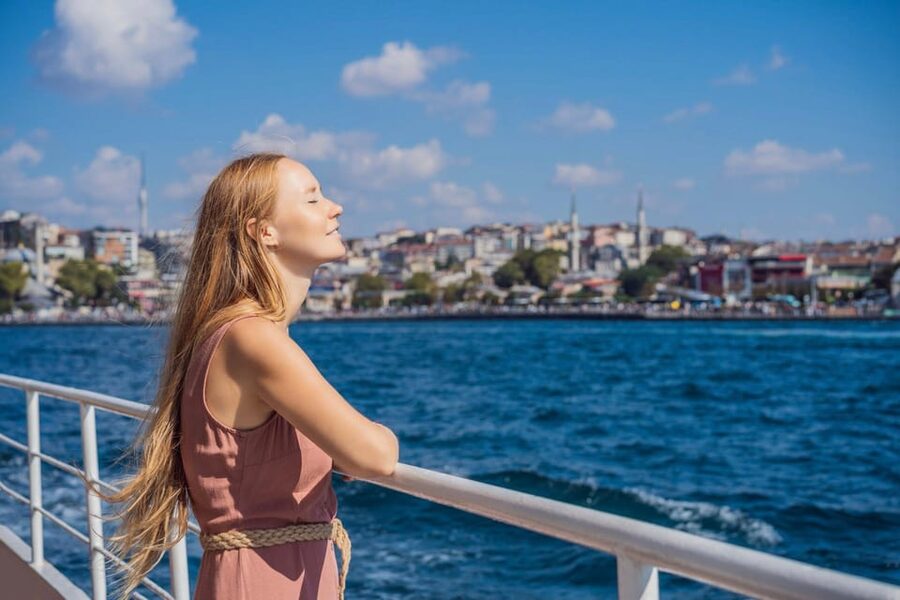 Istanbul: Bosphorus Strait Sightseeing Cruise & Audio Guide - Why the Bosphorus is the right place to begin
