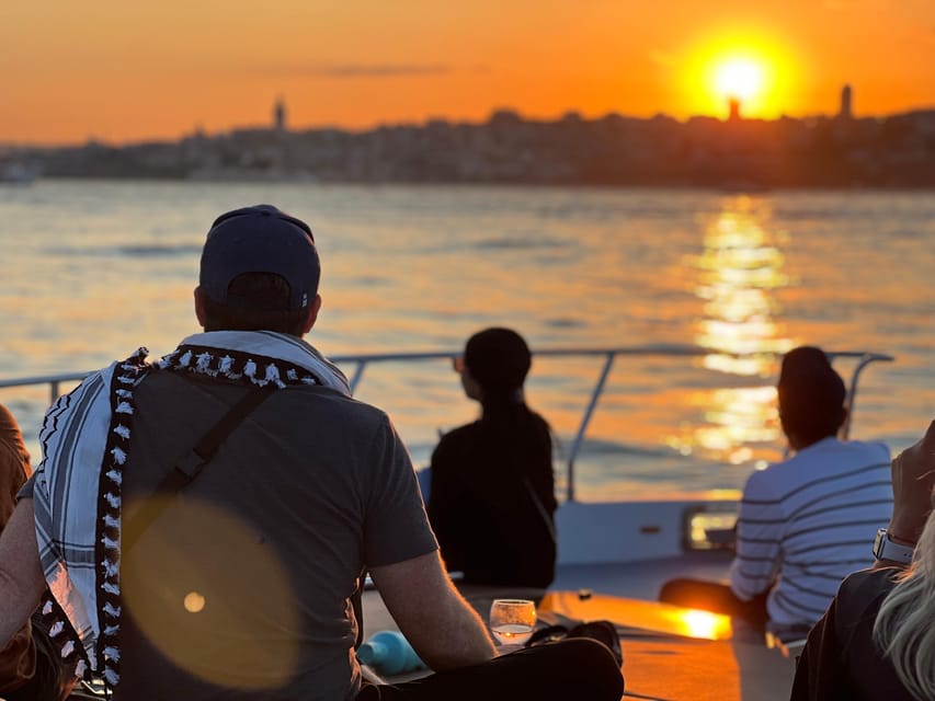 Istanbul: Bosphorus Sunset Cruise on a Luxury Yacht - Why the Bosphorus is the right place to spend an evening