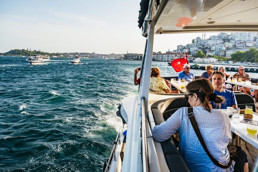 Istanbul: Bosphorus Sunset Cruise on a Luxury Yacht - The European shore: Dolmabahce to Bebek