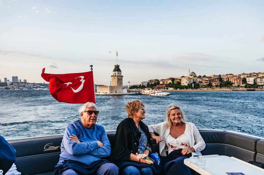 Istanbul: Bosphorus Sunset Cruise on a Luxury Yacht - Tea, baklava, and the sunset hour