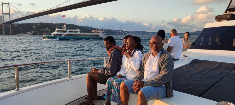 Istanbul: Bosphorus Sunset Cruise on Yacht with Live Guide - Why a Bosphorus cruise earns a place in your evening
