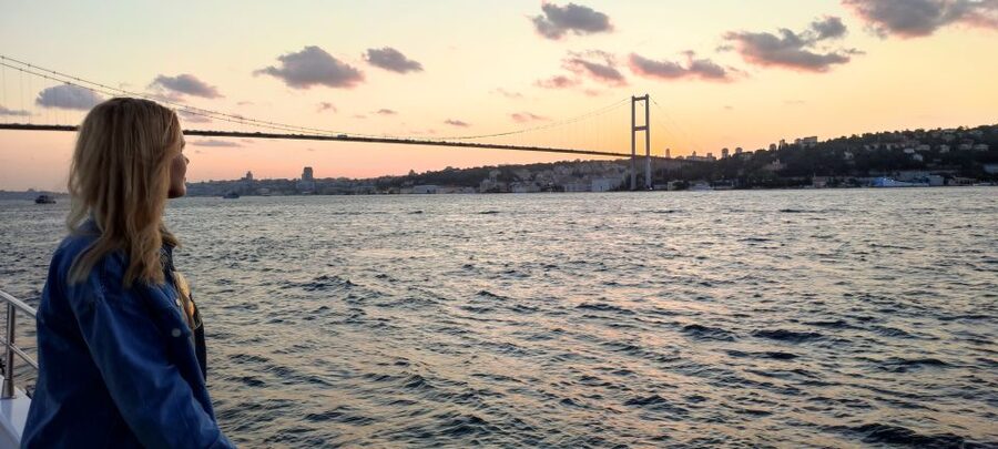Istanbul: Bosphorus Sunset Cruise on Yacht with Live Guide - Anatolian Fortress and Küçüksu Palace