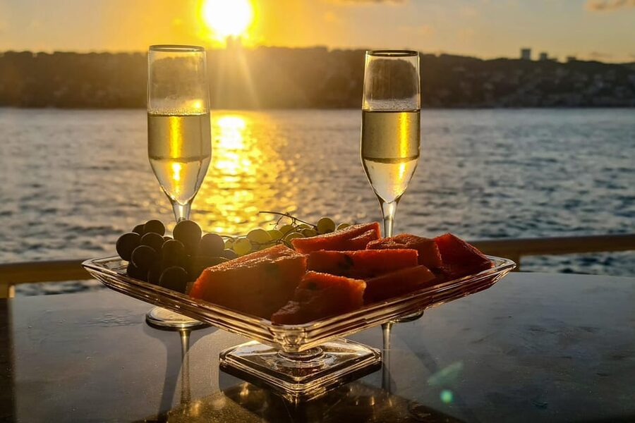 Istanbul: Bosphorus Sunset Cruise with Drinks & Snack - Beylerbeyi Palace and the Return Toward the City