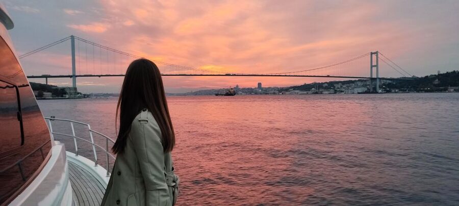 Istanbul: Bosphorus Sunset Cruise with Snacks and Wine - Is $24 a good value?