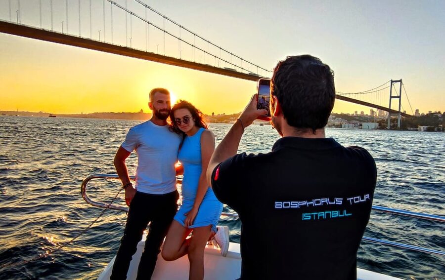 Istanbul: Bosphorus Sunset Yacht Cruise with Live Guide - The details that matter most