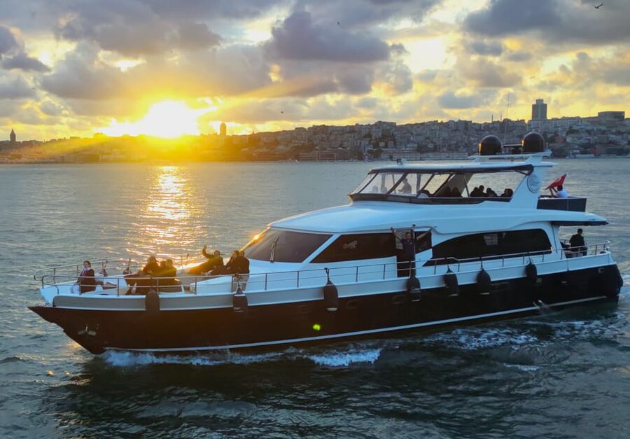 Istanbul: Bosphorus Sunset Yacht Cruise with Live Guide - Anatolian Fortress and Beylerbeyi Palace