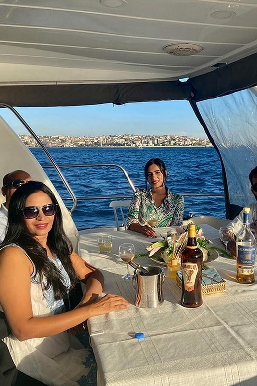 Istanbul: Bosphorus Yacht Cruise at Sunset with Snacks - Sailing past Dolmabahce Palace and Maiden’s Tower