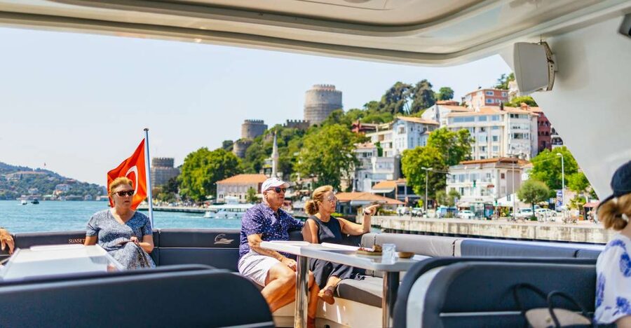Istanbul: Bosphorus Yacht Cruise with Stopover on Asian Side - Why the Bosphorus is the best viewpoint in Istanbul