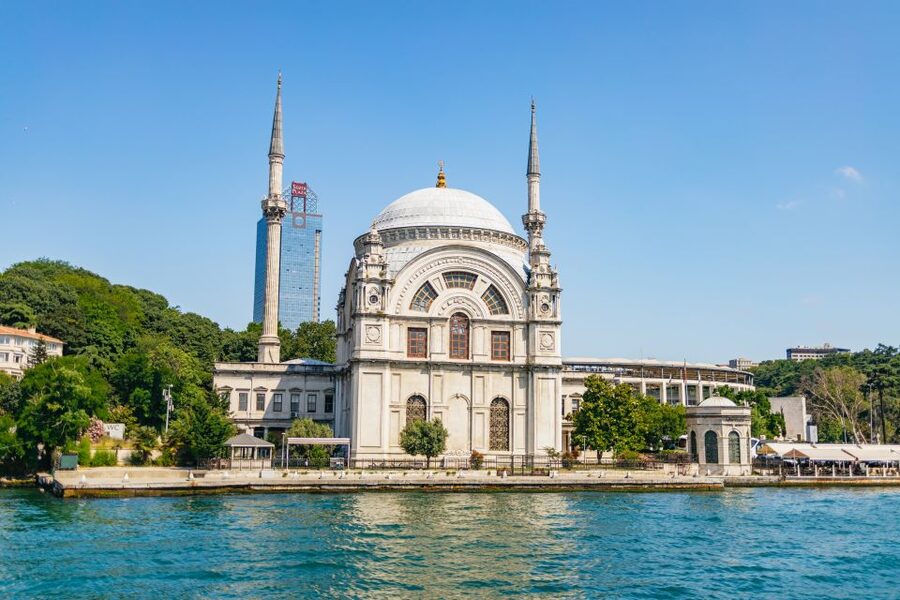 Istanbul: Bosphorus Yacht Cruise with Stopover on Asian Side - Dolmabahçe and Ortaköy from the water