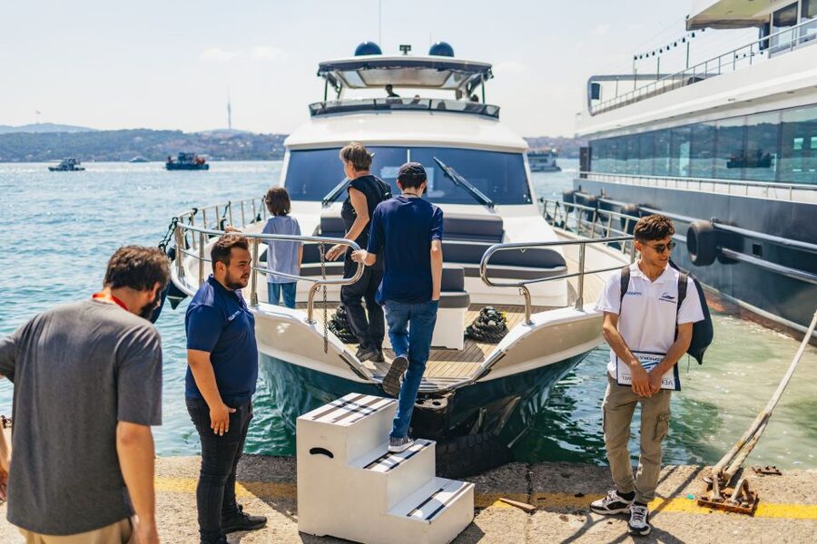 Istanbul: Bosphorus Yacht Cruise with Stopover on Asian Side - Kanlica, the short Asian-side stop