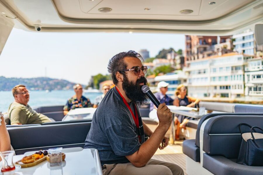 Istanbul: Bosphorus Yacht Cruise with Stopover on Asian Side - Anatolian Fortress and Beylerbeyi Palace