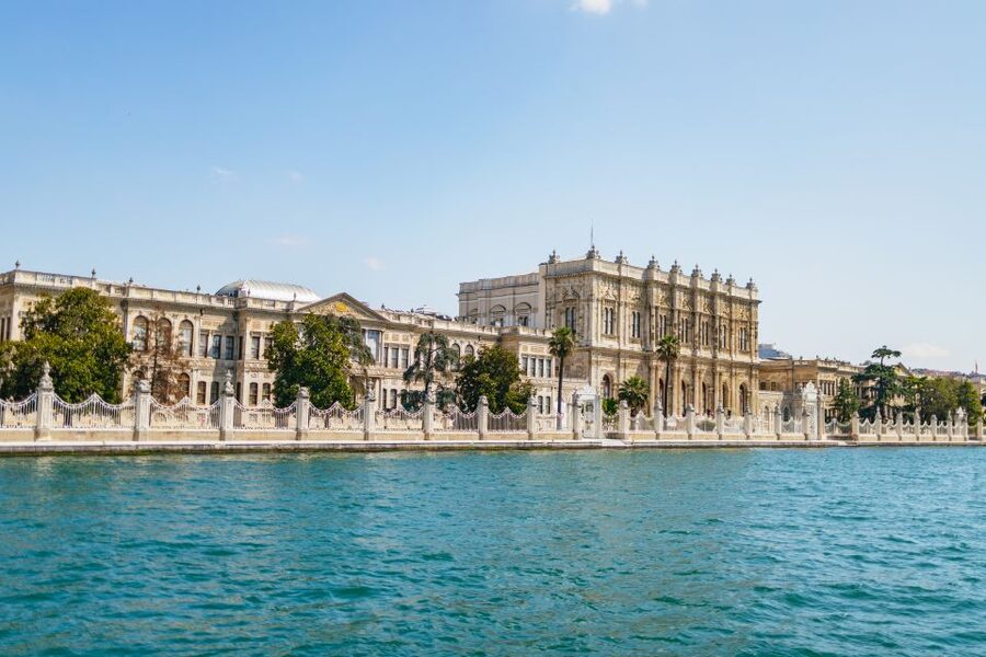 Istanbul: Bosphorus Yacht Cruise with Stopover on Asian Side - Üsküdar and Maiden’s Tower