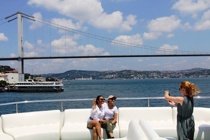 Istanbul Bosphorus Yacht Experience – Asian Side Visit in Kanlica - Beylerbeyi Palace and the Asian shore