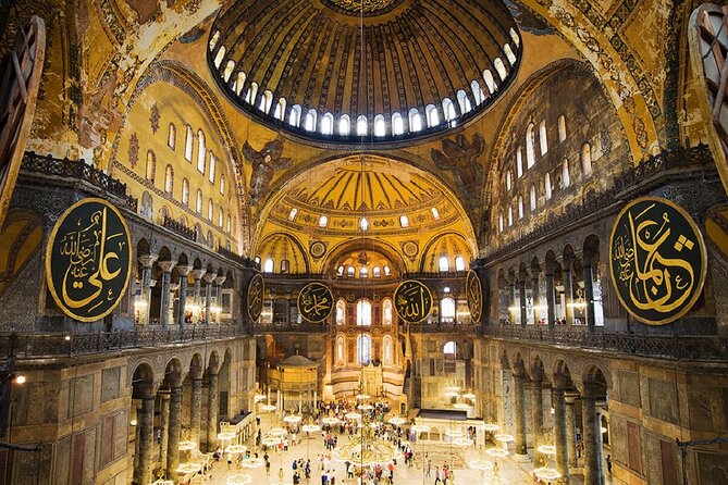 Istanbul Classics and Highlights: Full Day with Lunch - Hagia Sophia: a building that changed purpose again and again