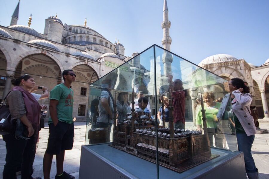 Istanbul Classics Tour - Grand Bazaar shopping and the art of saying no