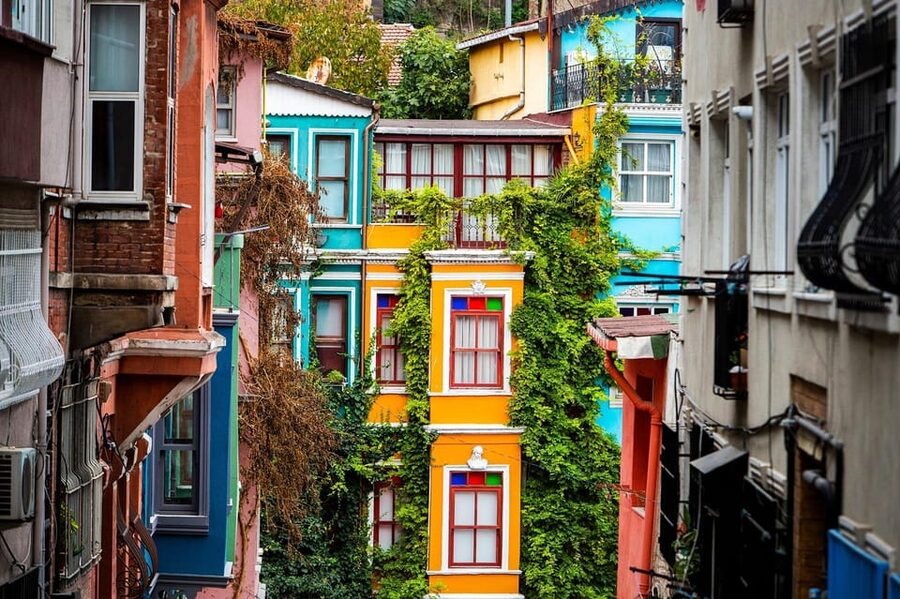 Istanbul: Colorful Fener & Balat Walking Tour w/Expert Guide - Balat’s painted houses and steep stairways