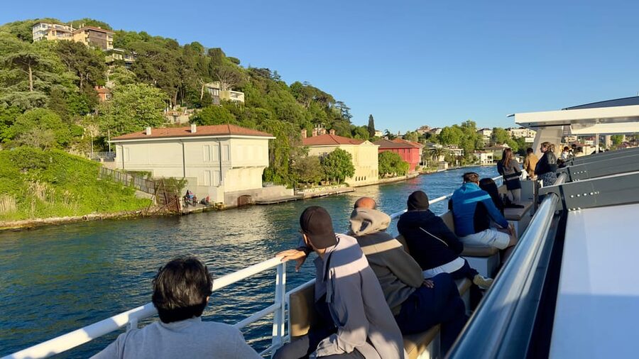 Istanbul: Daytime or Sunset Sightseeing Cruise & Audio Guide - What the food and drink upgrades really add