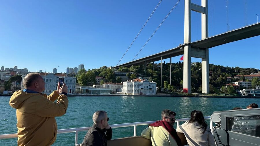 Istanbul: Daytime or Sunset Sightseeing Cruise & Audio Guide - Boarding at Karaköy and finding the right seat