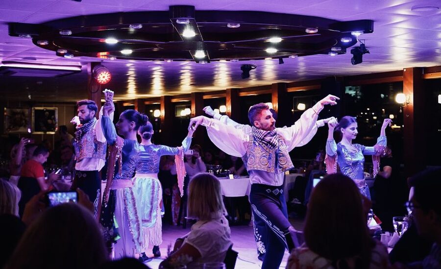 Istanbul: Dinner Cruise and Entertainment with Private Table - Dolmabahçe, Ortaköy, and the first bridge