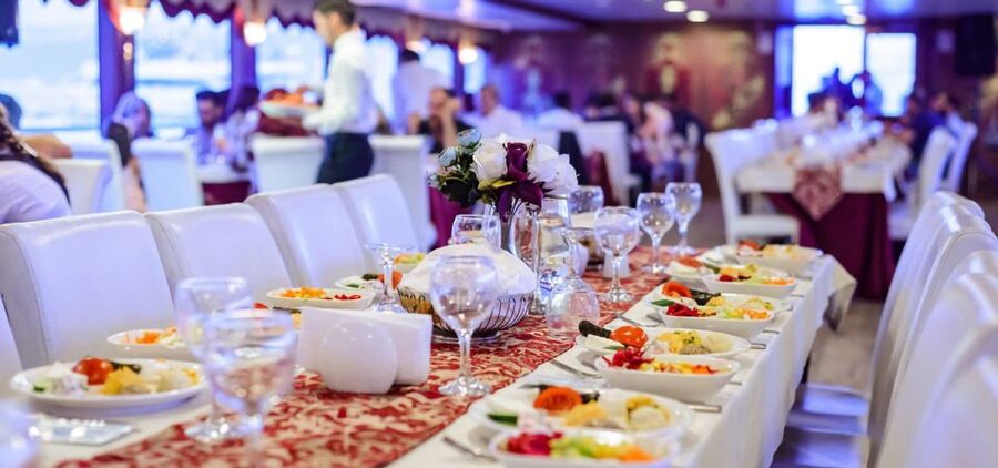 Istanbul: Dinner Cruise on the Bosphorus - A three-course dinner with a long menu