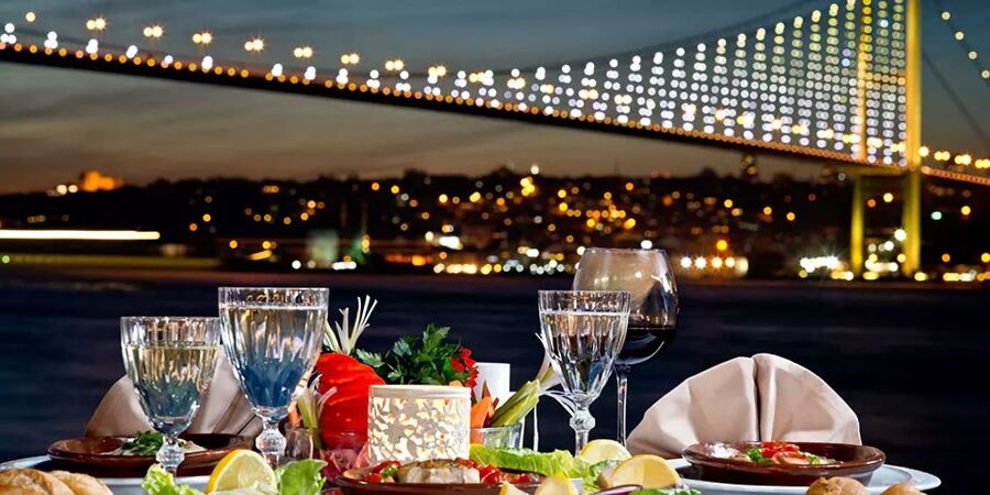 Istanbul: Dinner Cruise on the Bosphorus - The atmosphere inside the boat