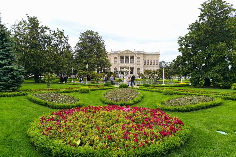 Istanbul: Dolmabahce Palace and Harem Skip-the-Line Ticket - The audio guide fills in the missing context
