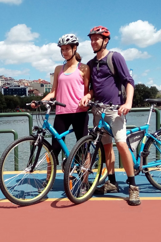 Istanbul: Eurasia Bike & Boat Half-Day Tour - The first ferry: Balat to Uskudar
