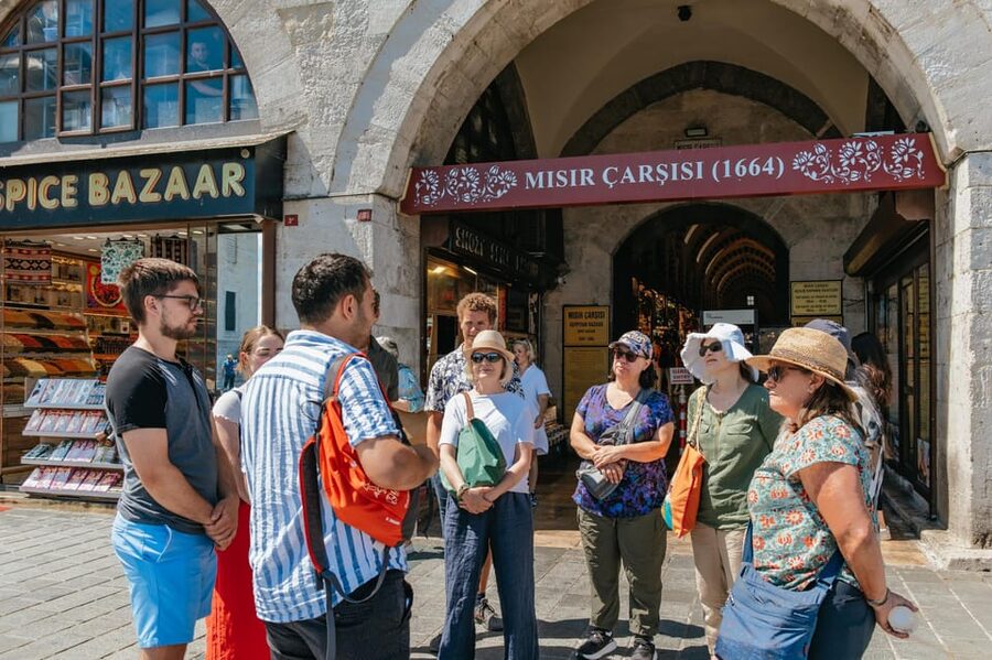 Istanbul: European and Asian Side Guided Foodie Walking Tour - Is $135 a fair price?