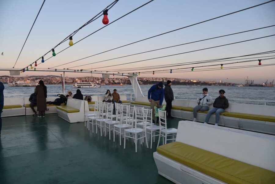 Istanbul: Explore Bosphorous on a Sunset Boat Cruise - The one-hour stop at Beylerbeyi