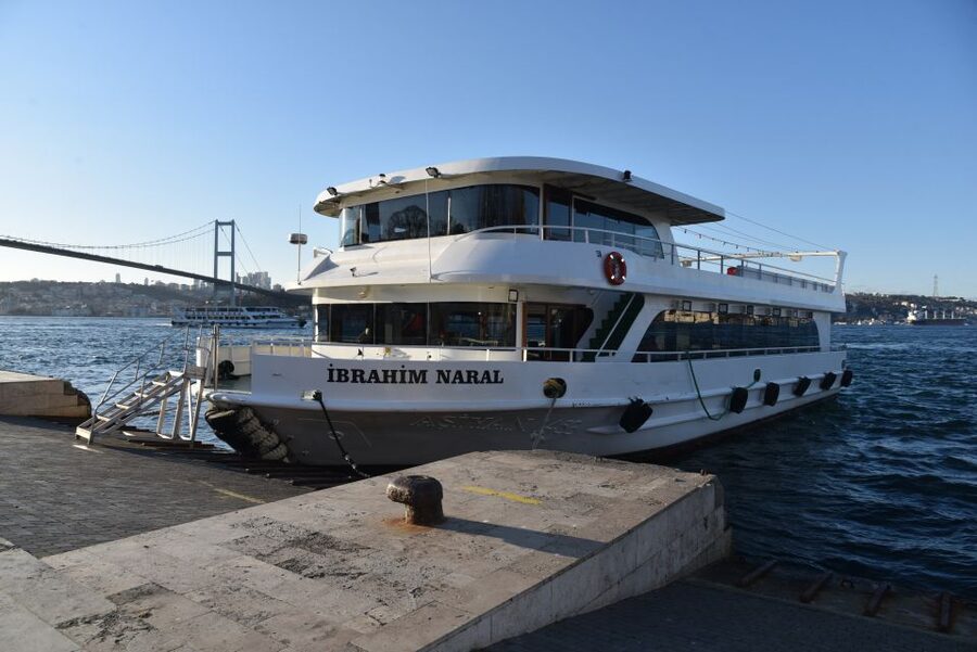 Istanbul: Explore Bosphorous on a Sunset Boat Cruise - Sailing past Galata Tower and the Golden Horn