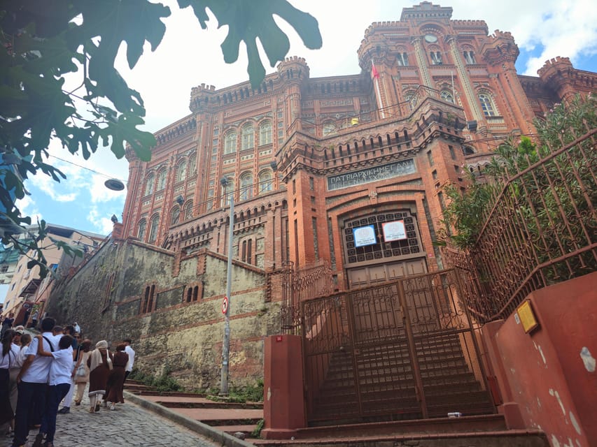 Istanbul: Fener & Balat Guided Tour through Colored Streets - Fener’s colored houses and Balat’s café streets