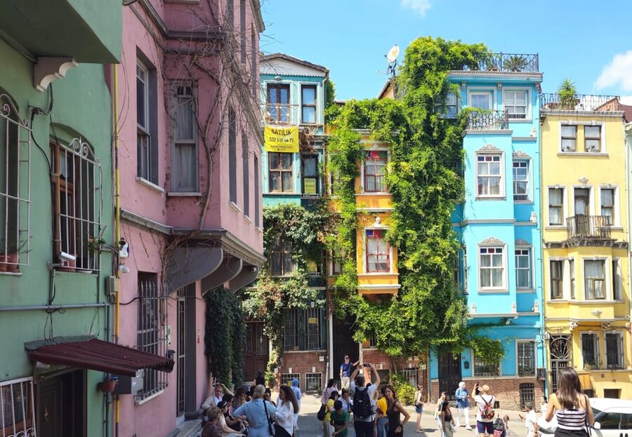 Istanbul: Fener & Balat Guided Tour through Colored Streets - Renkli Merdivenler and the first photo stop
