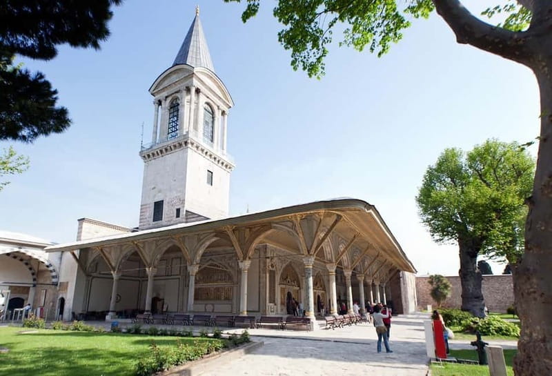 Istanbul: Full Day Private Guided Tour for Iconic Landmarks - Basilica Cistern and its upside-down Medusa