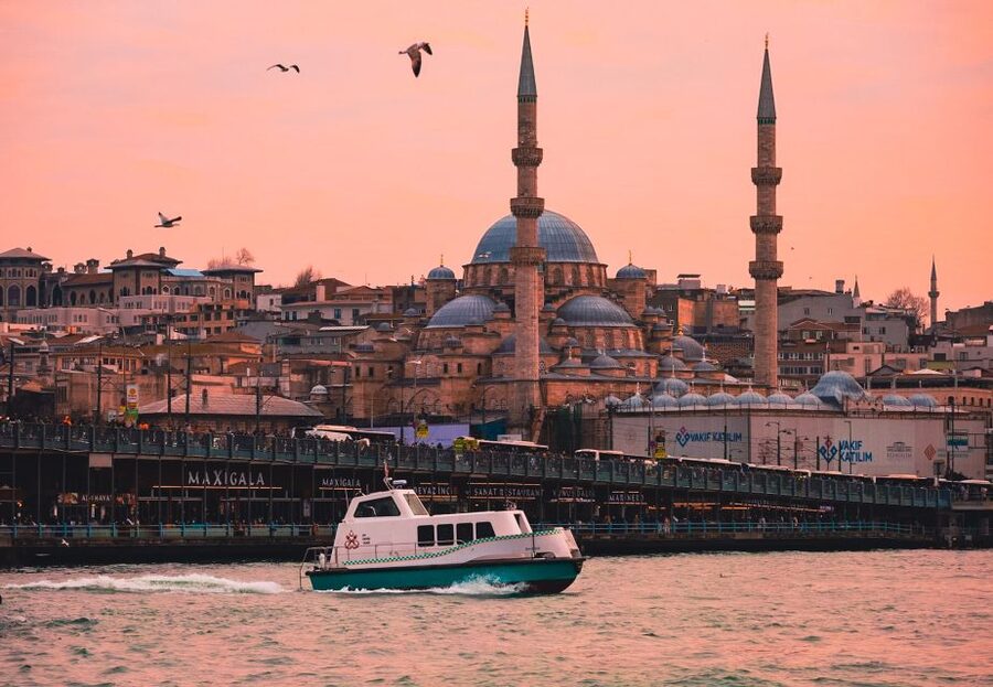 Istanbul: Galata District Walking Tour - Fener and Balat show a more residential Istanbul