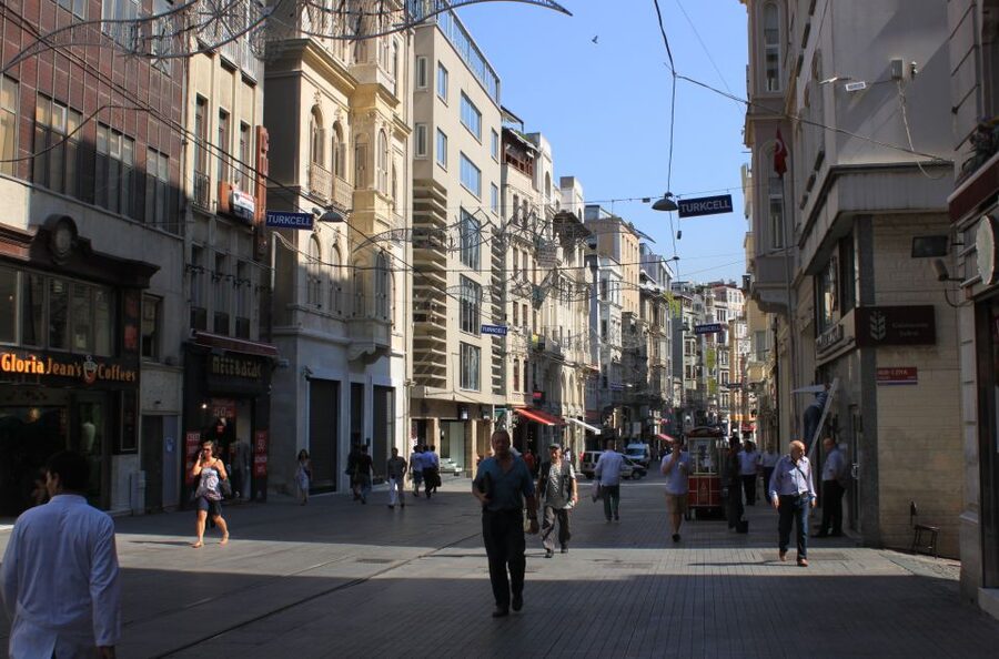 Istanbul: Galata District Walking Tour - The Spice Bazaar is a better final stop with a guide