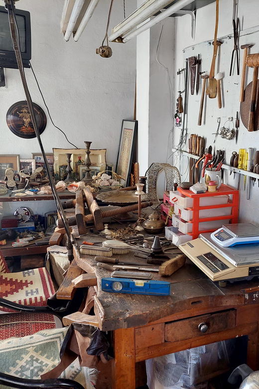 Istanbul Grand Bazaar: From Rooftops to the Secret Passages - Secret passages and upper-floor workshops