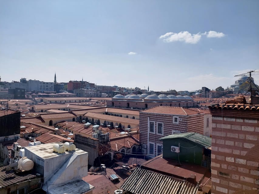 Istanbul Grand Bazaar: From Rooftops to the Secret Passages - Tea, food tips, and the human side of the visit