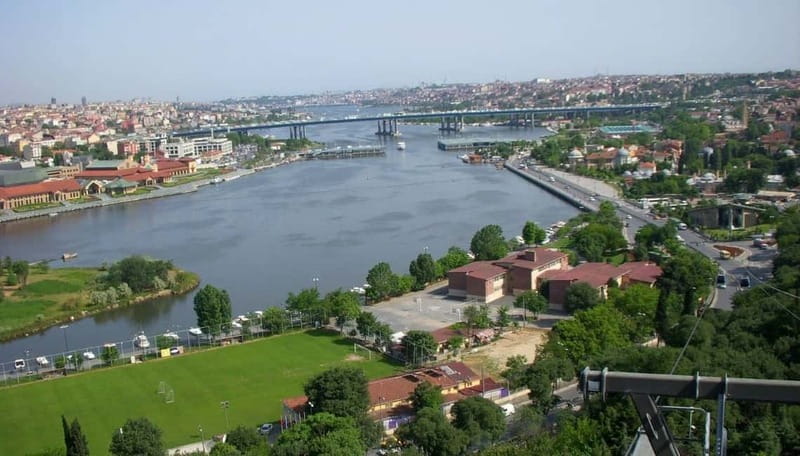 Istanbul: Guided Bosphorus Cruise & Golden Horn Bus Tour - Turkish treats and the shopping stop