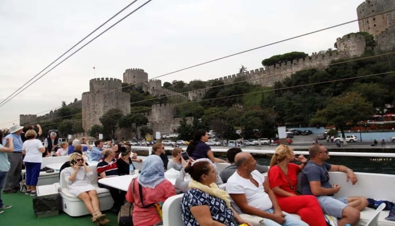 Istanbul: Guided Bosphorus Cruise & Golden Horn Bus Tour - What the guide adds to the day