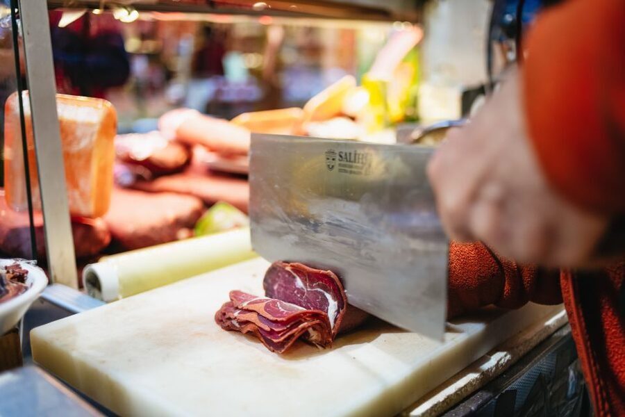 Istanbul: Guided Food and Culture Tour - Tea, backgammon, and a pause with locals